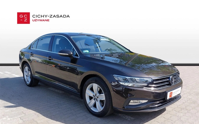 Volkswagen Passat cena 102900 przebieg: 59000, rok produkcji 2019 z Pasłęk małe 379